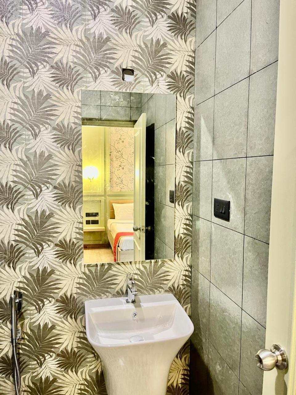 Hotel Castle Manor - Auroville Beach 蓬蒂切里 外观 照片